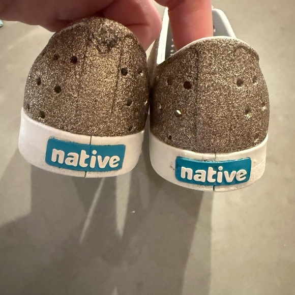 NATIVE JEFFERSON BLING SHOES - METAL BLING/ SHELL WHITE Size J3 - Picture 6 of 9